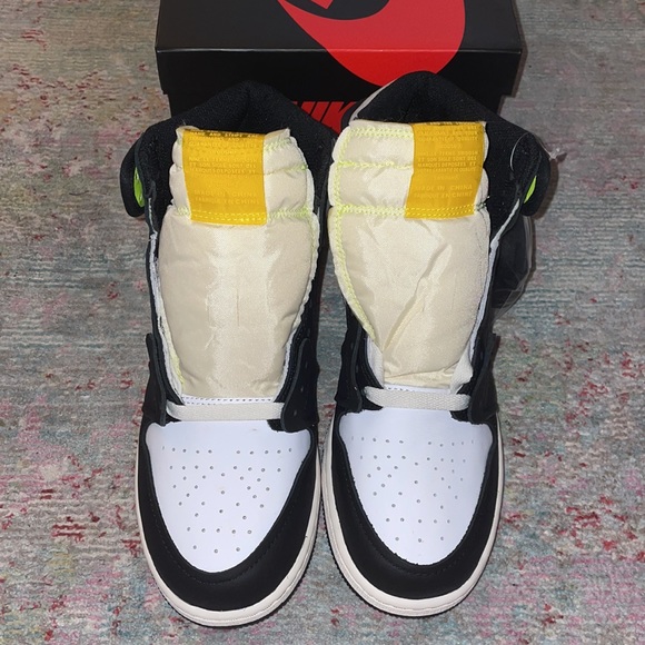 NWB - Air Jordan 1 Retro High OG GS - 7y - Picture 3 of 11